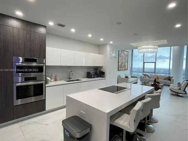 851 NE 1st Ave # 4702, Miami FL 33132