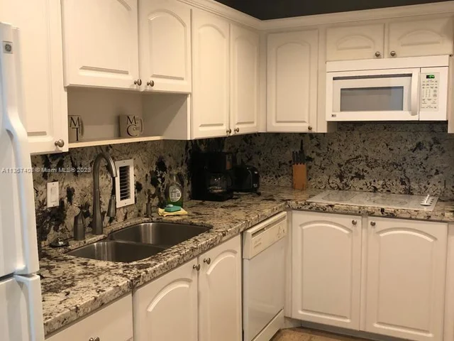 3801 S Ocean Dr # 10B, Hollywood FL 33019