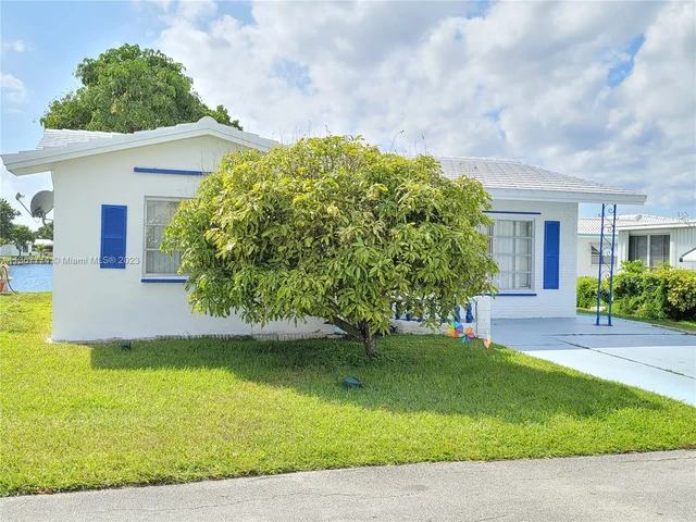 5717 NW 82nd Ave, Tamarac FL 33321