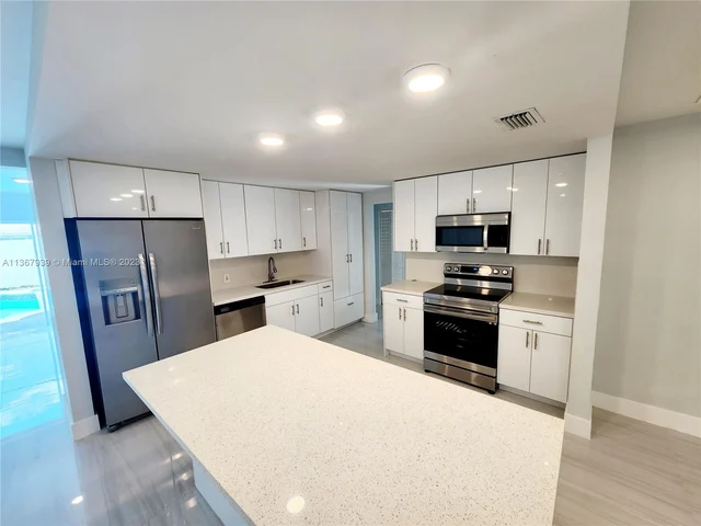 6466 NW 20th St, Margate FL 33063