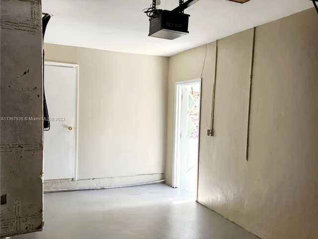 6466 NW 20th St, Margate FL 33063