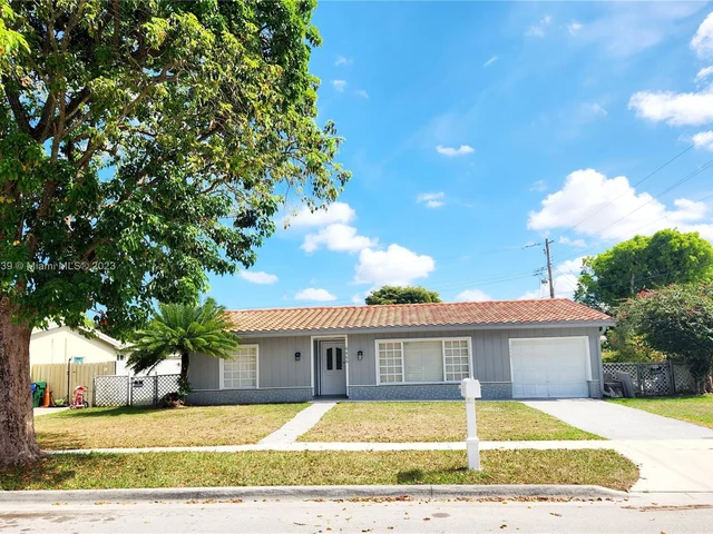 6466 NW 20th St, Margate FL 33063