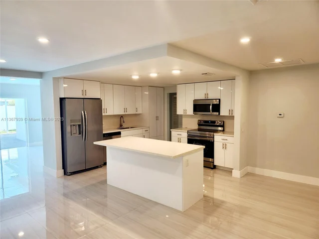 6466 NW 20th St, Margate FL 33063