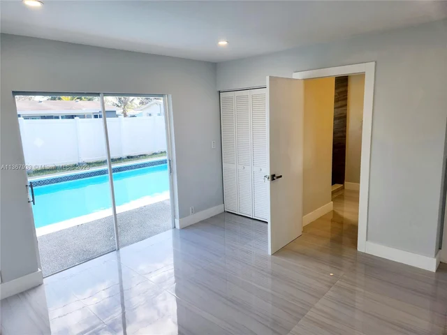 6466 NW 20th St, Margate FL 33063