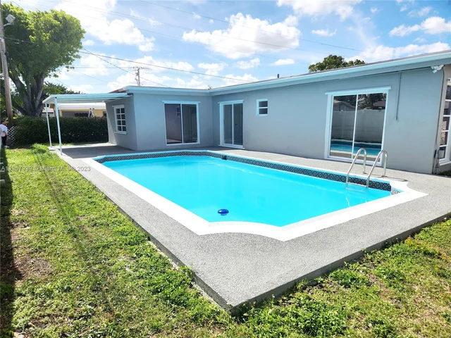 6466 NW 20th St, Margate FL 33063