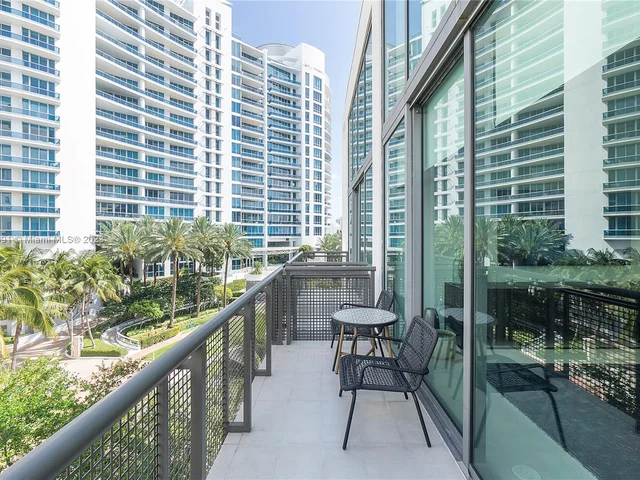 6000 Collins Ave # 527, Miami Beach FL 33140