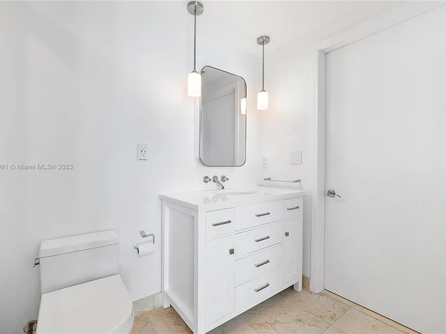 6000 Collins Ave # 527, Miami Beach FL 33140