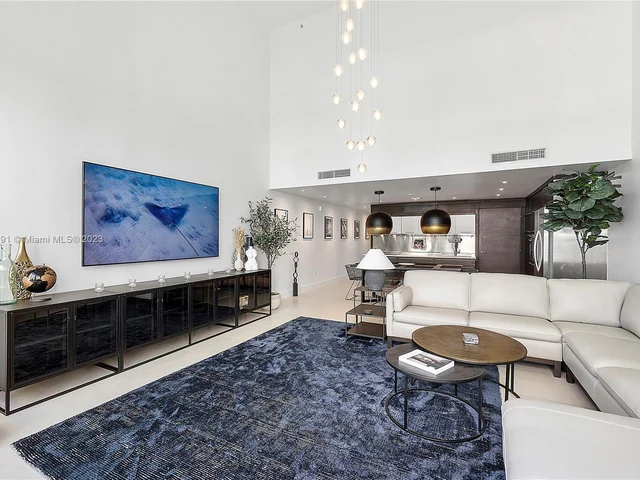 6000 Collins Ave # 527, Miami Beach FL 33140