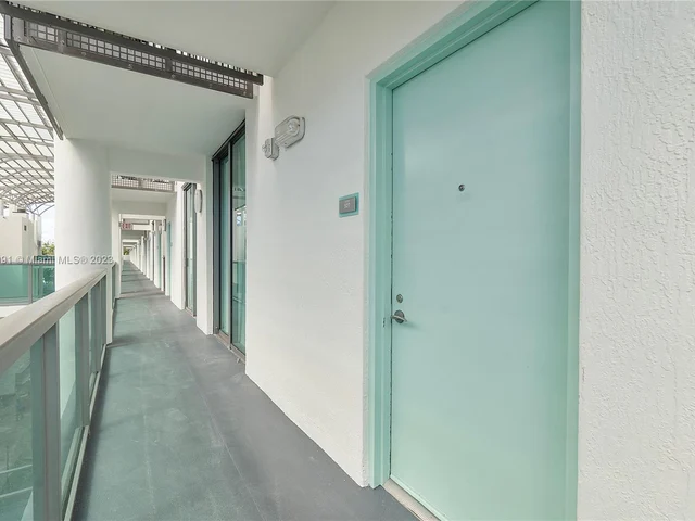 6000 Collins Ave # 527, Miami Beach FL 33140