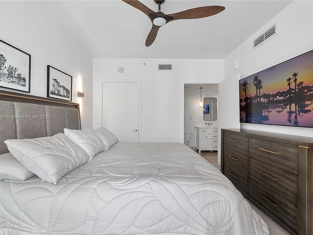 6000 Collins Ave # 527, Miami Beach FL 33140