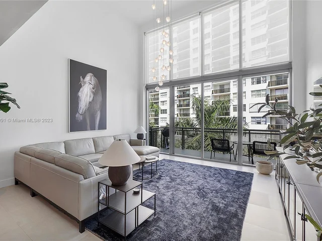 6000 Collins Ave # 527, Miami Beach FL 33140