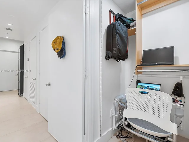 6000 Collins Ave # 527, Miami Beach FL 33140