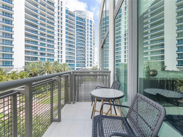 6000 Collins Ave # 527, Miami Beach FL 33140