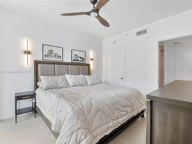 6000 Collins Ave # 527, Miami Beach FL 33140