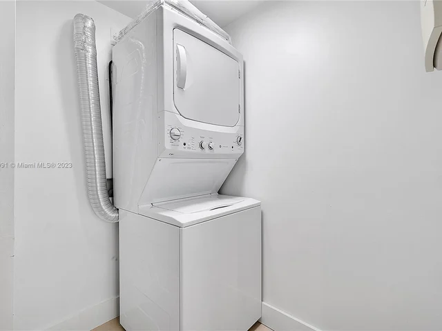 6000 Collins Ave # 527, Miami Beach FL 33140