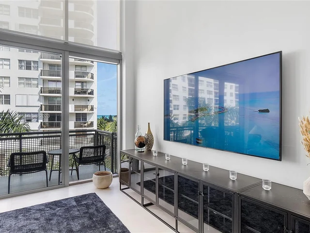 6000 Collins Ave # 527, Miami Beach FL 33140