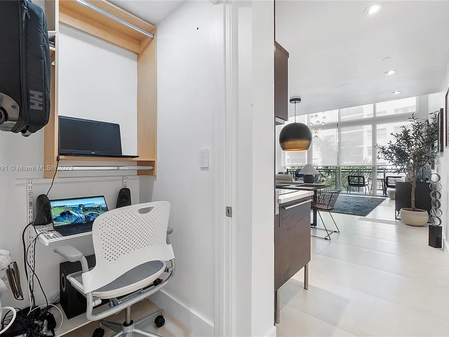 6000 Collins Ave # 527, Miami Beach FL 33140