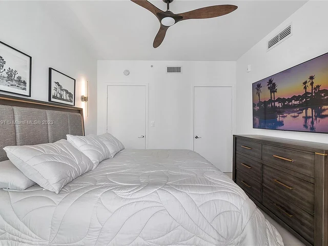 6000 Collins Ave # 527, Miami Beach FL 33140