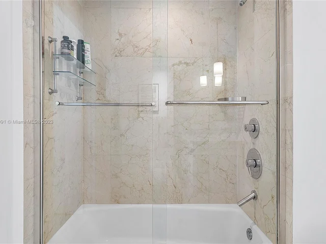 6000 Collins Ave # 527, Miami Beach FL 33140