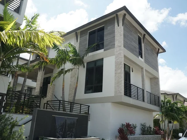 8206 NW 47th Ln, Doral FL 33166