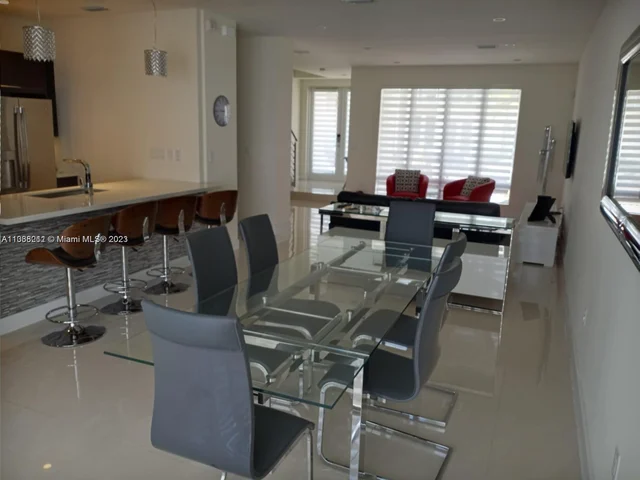 10415 NW 64th Ter, Doral FL 33178