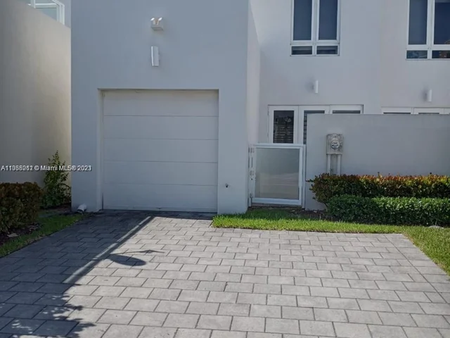 10415 NW 64th Ter, Doral FL 33178