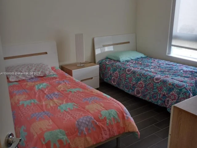 10415 NW 64th Ter, Doral FL 33178