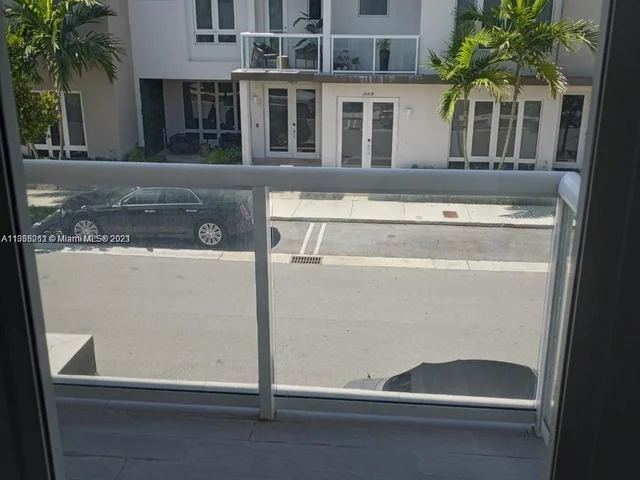 10415 NW 64th Ter, Doral FL 33178