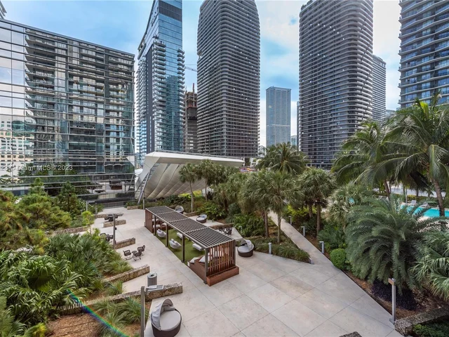 88 SW 7th St # 809, Miami FL 33130