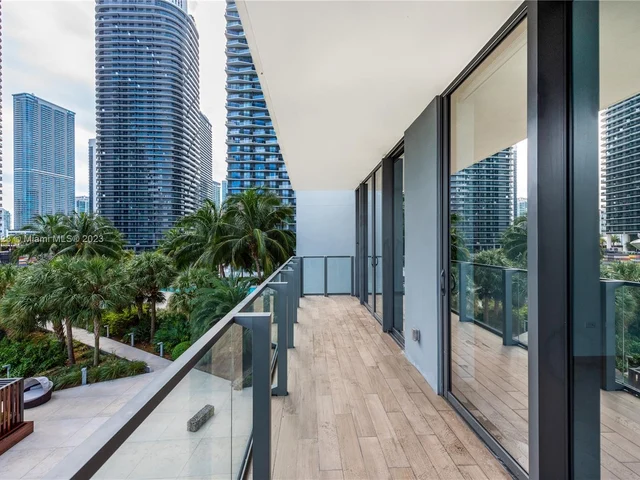 88 SW 7th St # 809, Miami FL 33130