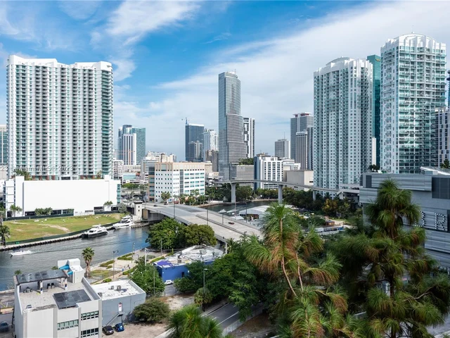 88 SW 7th St # 809, Miami FL 33130