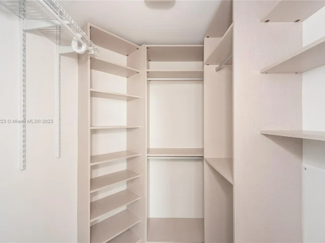 88 SW 7th St # 809, Miami FL 33130