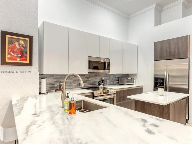 1807 Victoria Pointe Cir, Weston FL 33327