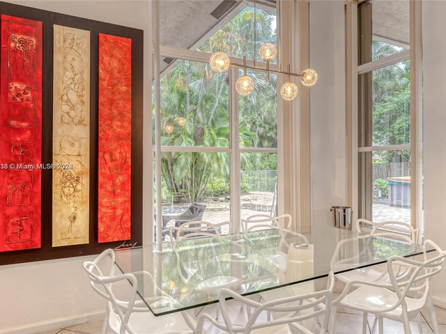 1807 Victoria Pointe Cir, Weston FL 33327