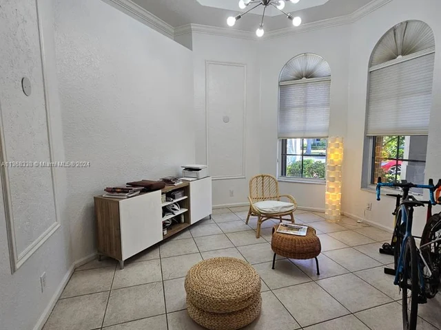 1807 Victoria Pointe Cir, Weston FL 33327