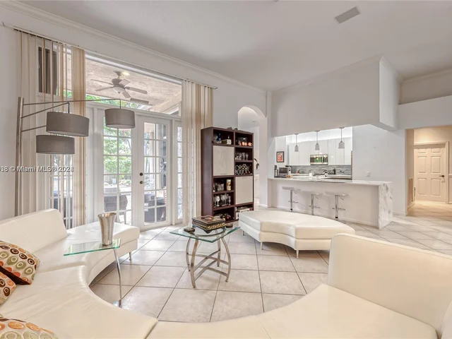 1807 Victoria Pointe Cir, Weston FL 33327