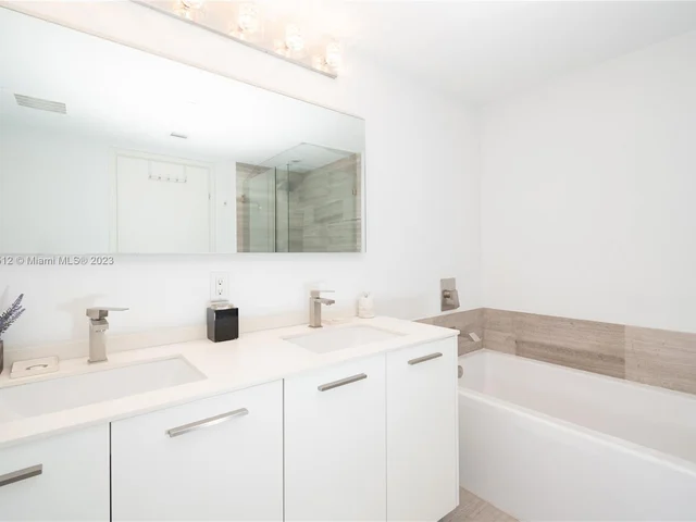 1300 Brickell Bay Dr # 3508, Miami FL 33131