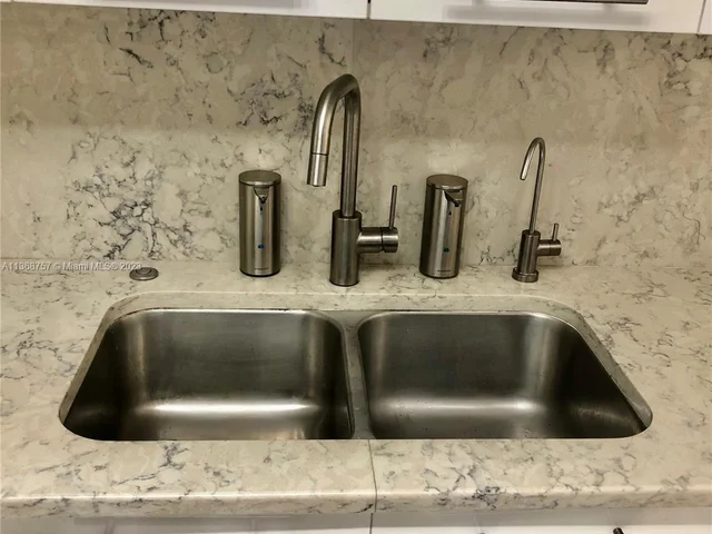 90 Alton Rd # 307, Miami Beach FL 33139