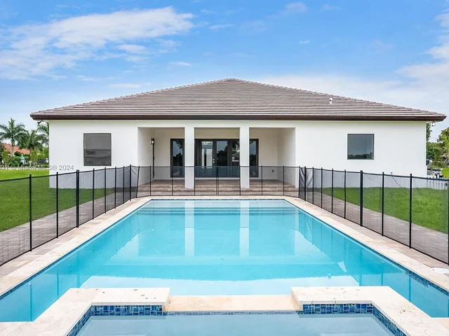 18321 SW 224th St, Miami FL 33170