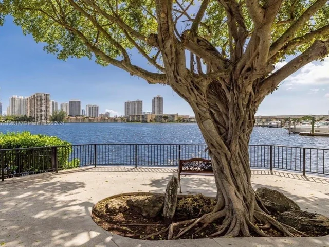 2780 NE 183rd St # 409, Aventura FL 33160