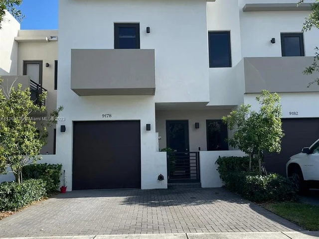 9178 SW 5th Ln # 9178, Miami FL 33174
