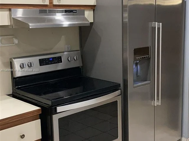 2102 SW 106th Ct, Miami FL 33165