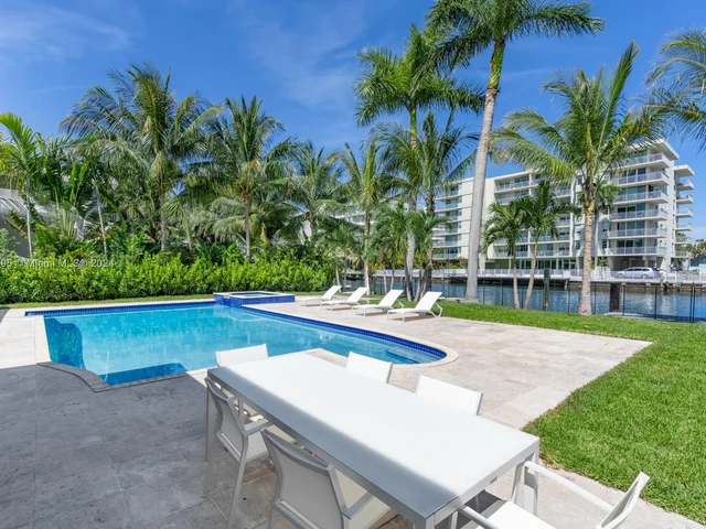 9451 E Broadview Dr unit 1 # 1, Bay Harbor Islands FL 33154