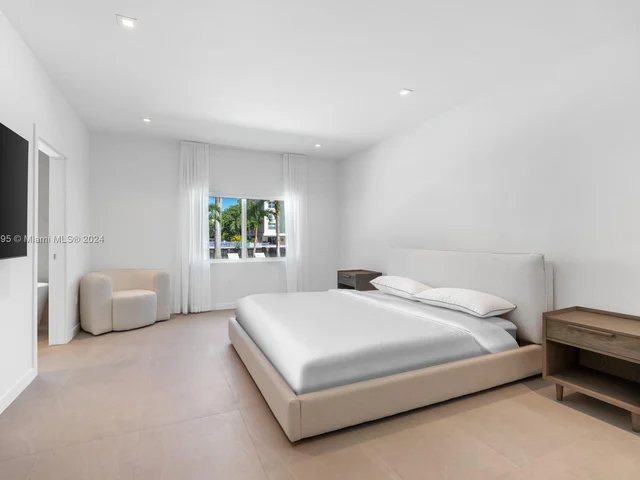 9451 E Broadview Dr unit 1 # 1, Bay Harbor Islands FL 33154