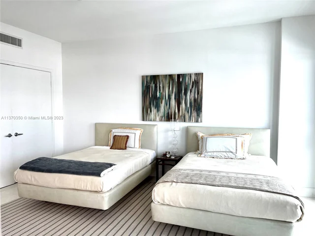 17301 Biscayne Blvd # 305, North Miami Beach FL 33160