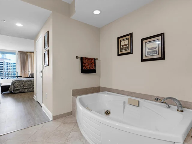 789 Crandon Blvd # 1005, Key Biscayne FL 33149