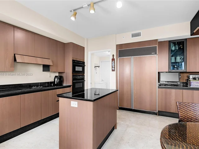 789 Crandon Blvd # 1005, Key Biscayne FL 33149