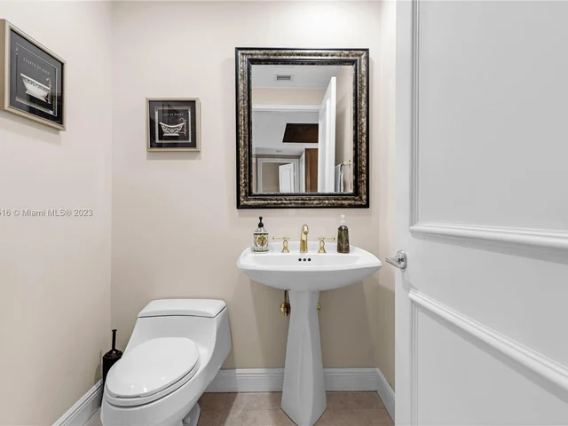 789 Crandon Blvd # 1005, Key Biscayne FL 33149