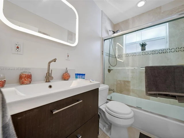 31 SE 12th St, Pompano Beach FL 33060