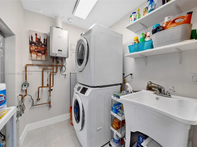 31 SE 12th St, Pompano Beach FL 33060